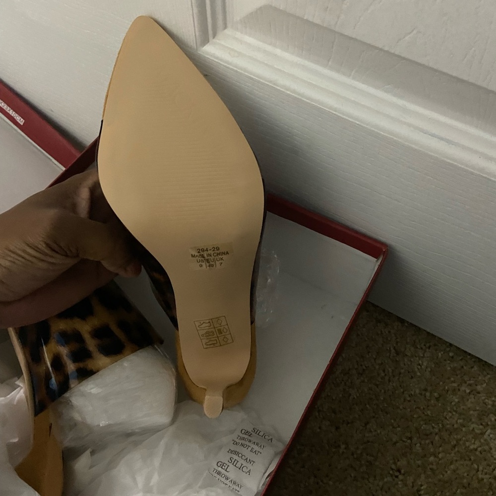 Leopard Heel - Picture 3 of 3